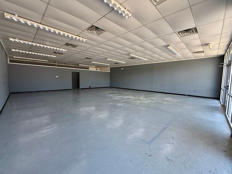 More Photos Of 4612 Grand Ave, Fort Smith Office For Sale