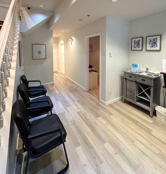 More Photos Of 827 Hamilton St, Vancouver Office For Lease
