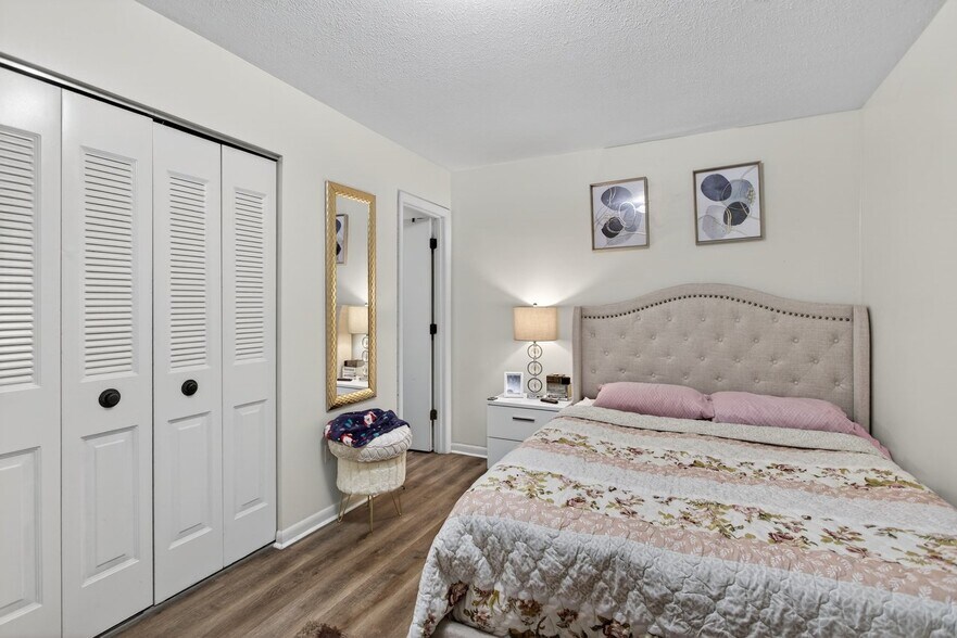 More Photos Of 990 Chicago Ave, Harrisonburg Apartments For Sale