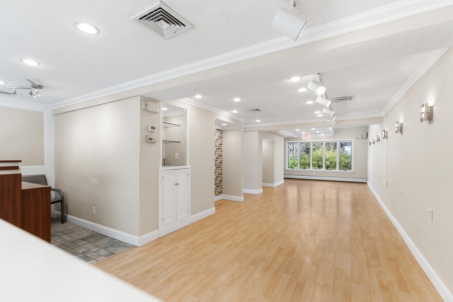 More Photos Of 231 Bedford St, Lexington Multifamily For Sale