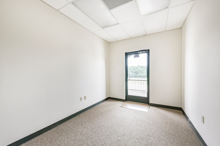 More Photos Of 20550 Townsen Blvd, Humble Office For Sale