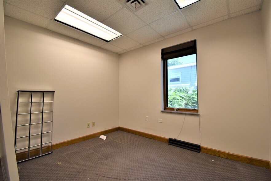 More Photos Of 716 Main St, Mount Vernon Office For Sale
