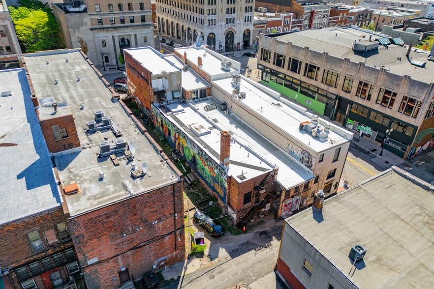 More Photos Of 35 N Saginaw St, Pontiac Storefront Retail Residential For Sale