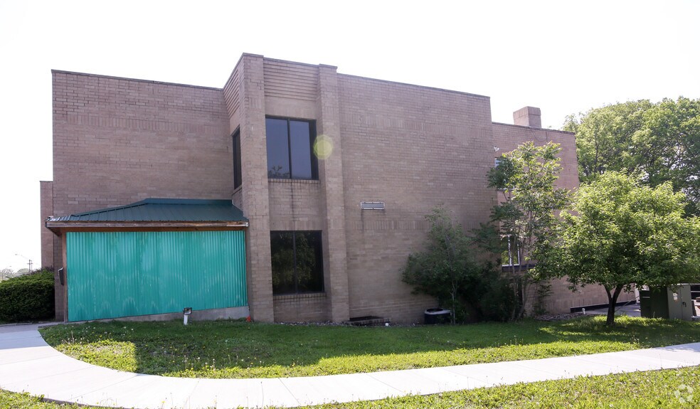 More Photos Of 707 Brookpark Rd, Brooklyn Heights Loft Creative Space For Lease