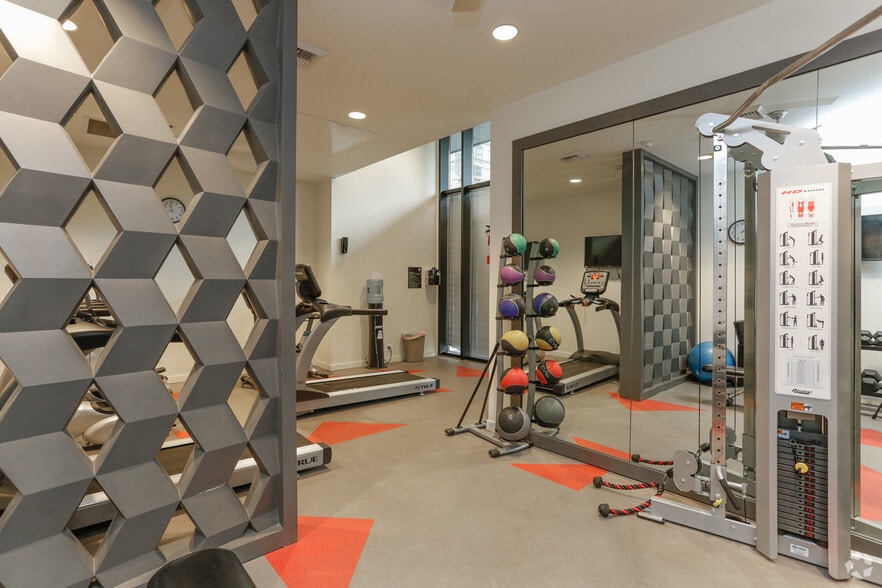 More Photos Of 900 NE 65th St, Seattle Apartments For Lease