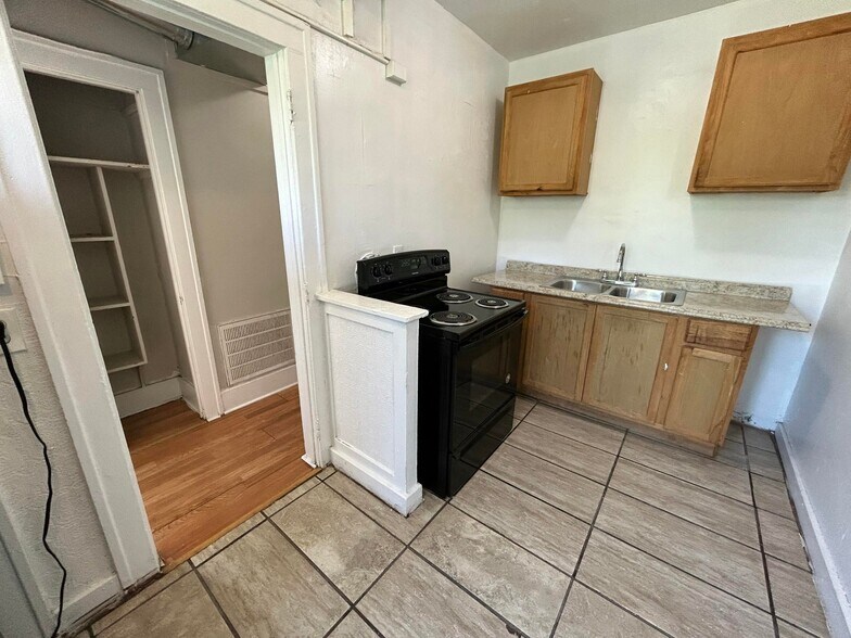 More Photos Of 3737 Scovel Pl, Detroit Apartments For Sale