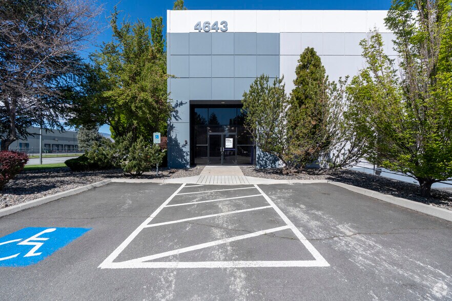 More Photos Of 4643 Aircenter Cir, Reno Manufacturing For Lease