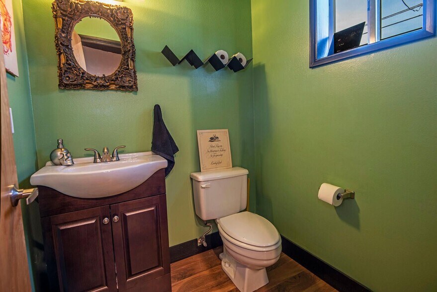 More Photos Of 592 N Sisters Park Ct, Sisters Flex For Sale