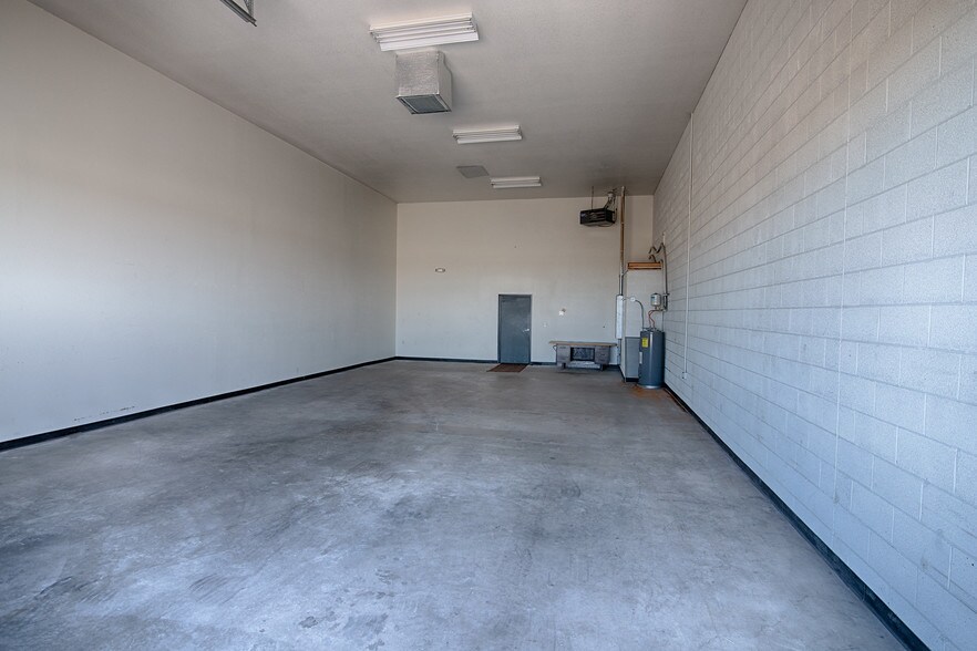More Photos Of 1321 E Lumbermans Loop, Show Low Warehouse For Lease