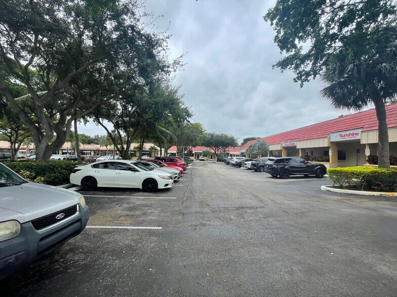 More Photos Of 9800-9860 Pines Blvd, Pembroke Pines Unknown For Lease