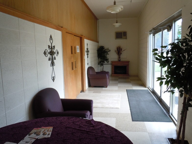 More Photos Of 2024 N Maplewood Ave, Tulsa Religious Facility For Sale