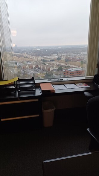 More Photos Of One Towne Sq, Southfield Office For Lease
