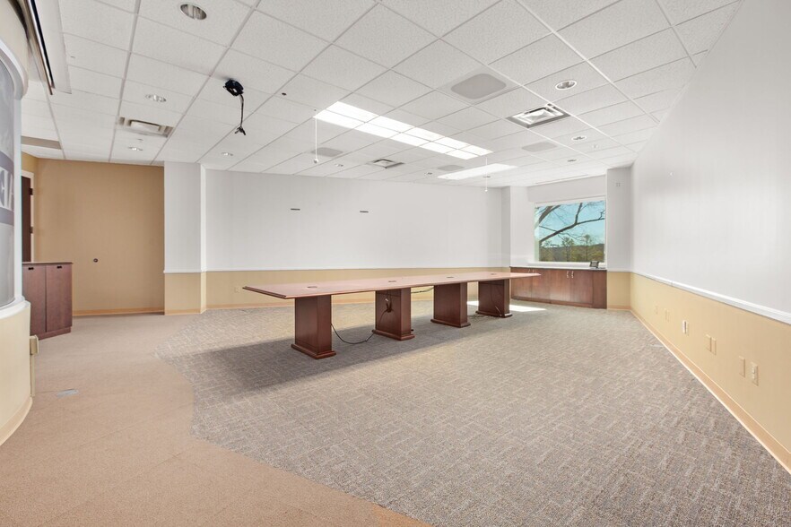 More Photos Of 10304 Spotsylvania Ave, Fredericksburg Office For Lease