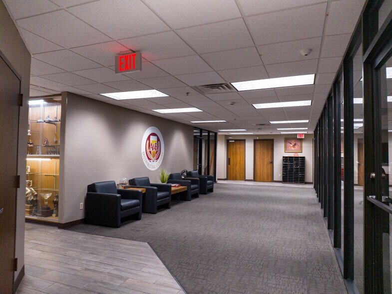 More Photos Of 10777 High Point Dr, Olive Branch Distribution For Sale