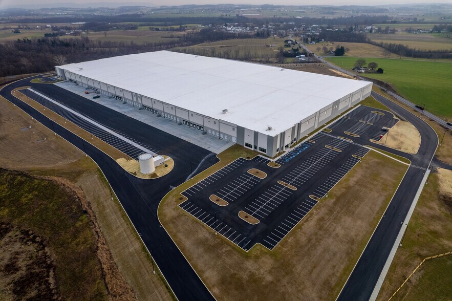 More Photos Of 200 Central Blvd, Myerstown Warehouse For Lease
