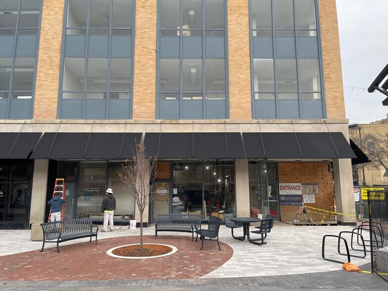 More Photos Of 40 Du Page Ct, Elgin Apartments For Lease