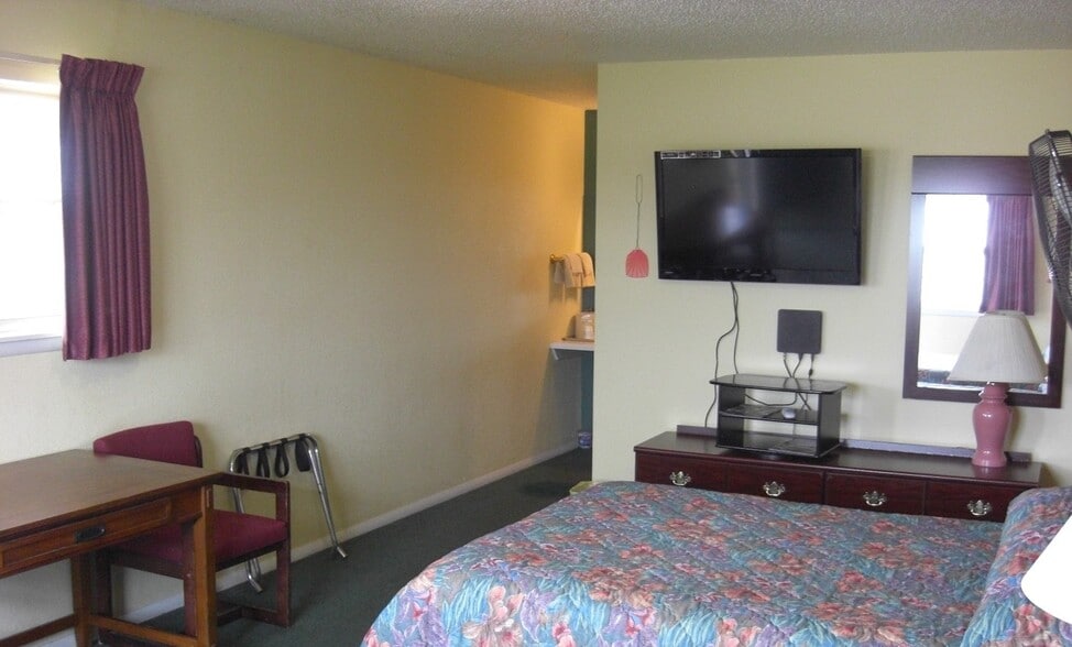 More Photos Of 1720 S Grand Ave, Cherokee Hotel For Sale