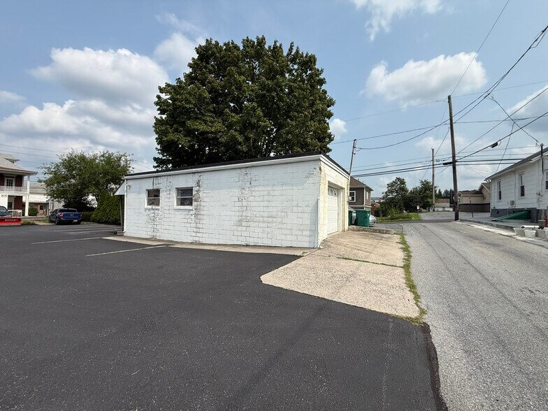 More Photos Of 40 Hockersville Rd, Hershey Freestanding For Sale