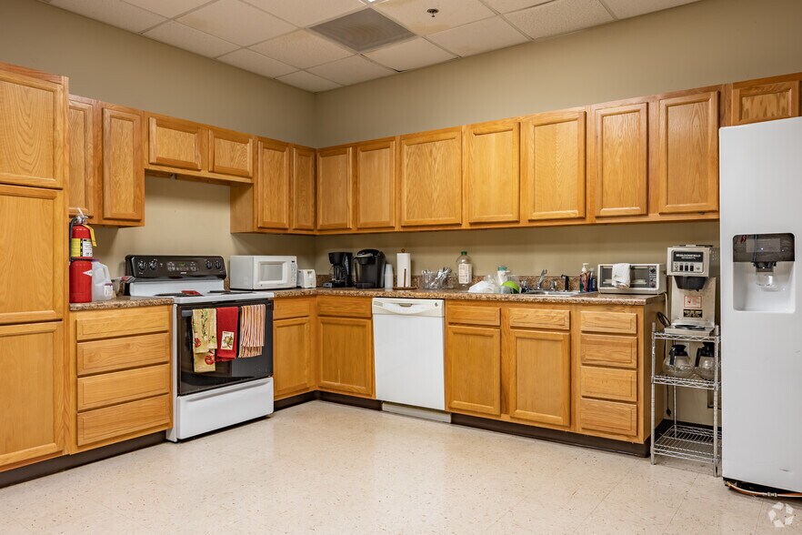 More Photos Of 7446 Covington Hwy, Lithonia Medical For Sale