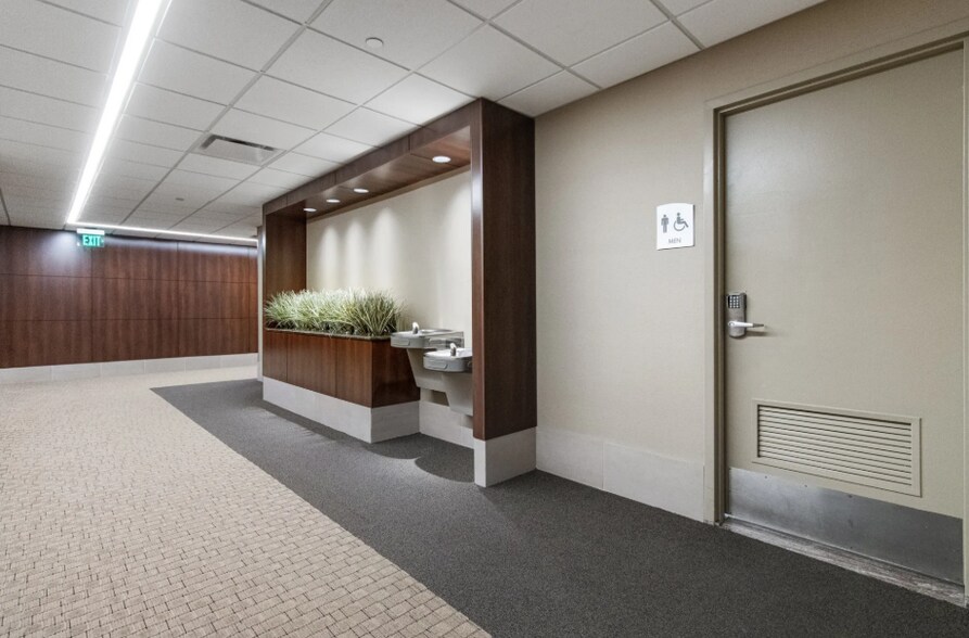 More Photos Of 2855 Coolidge Hwy, Troy Office For Lease