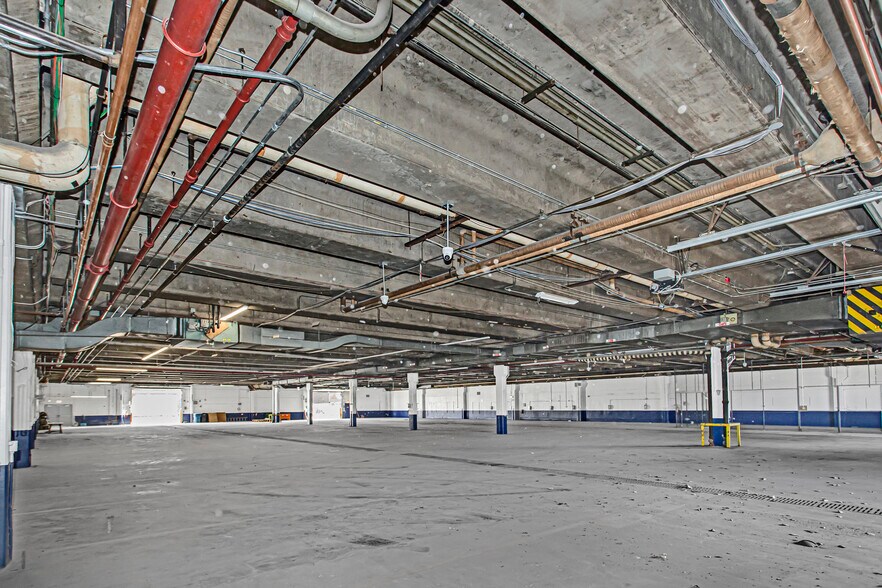 More Photos Of 3333 W Lake St, Chicago Manufacturing For Lease