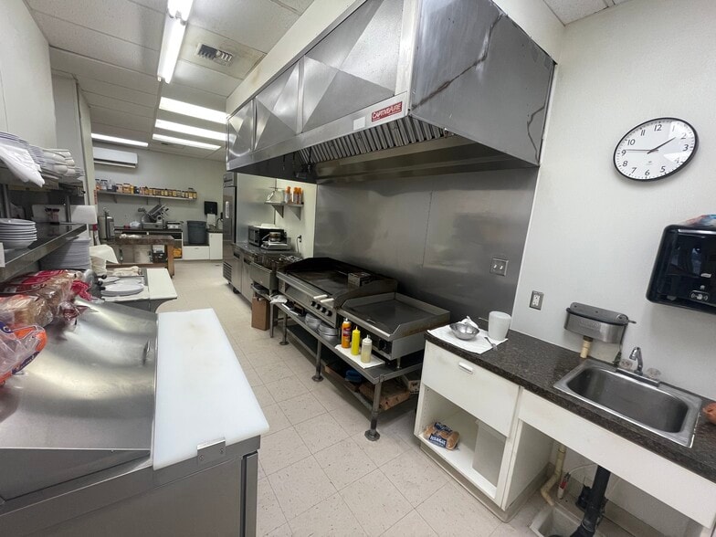 More Photos Of 101 NW Front St, Boardman Restaurant For Sale