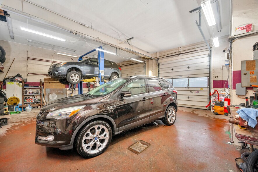 More Photos Of 186 Perry Hwy, Pittsburgh Auto Dealership For Sale