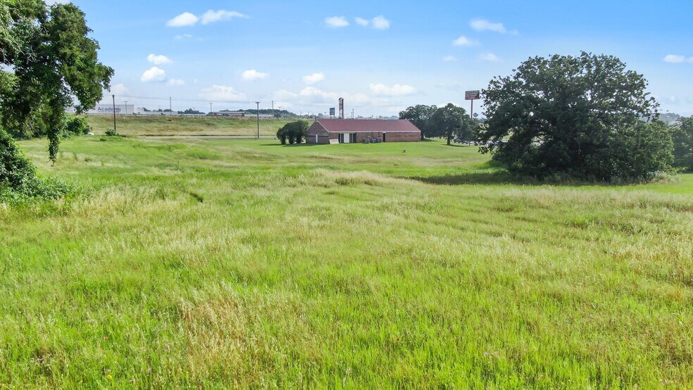 More Photos Of 401 W Interstate 20, Weatherford Land For Sale