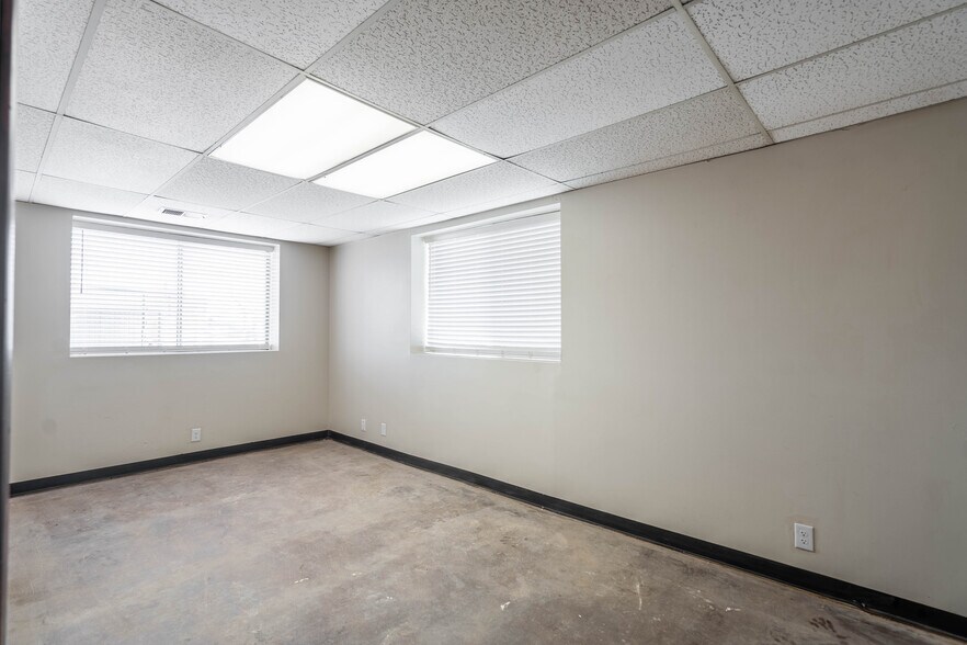 More Photos Of 1304A Dayton Rd, Midland Warehouse For Sale