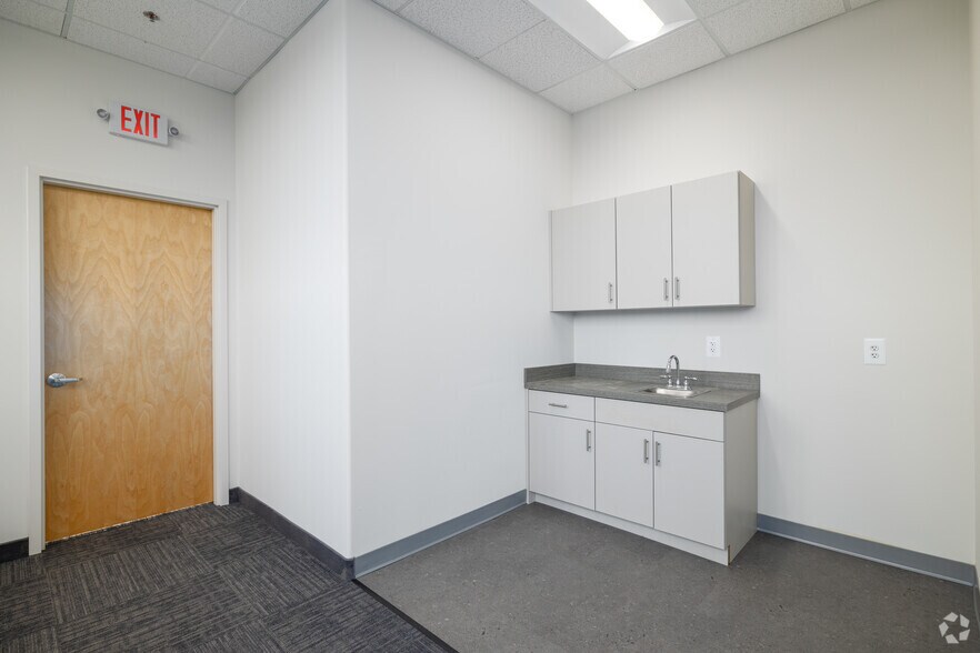 More Photos Of 1 Greenwich St, Stewartsville Medical For Lease