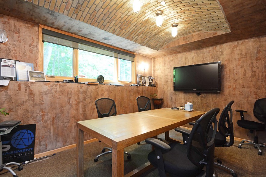More Photos Of 3340 N Annapolis Ln, Plymouth Office For Lease