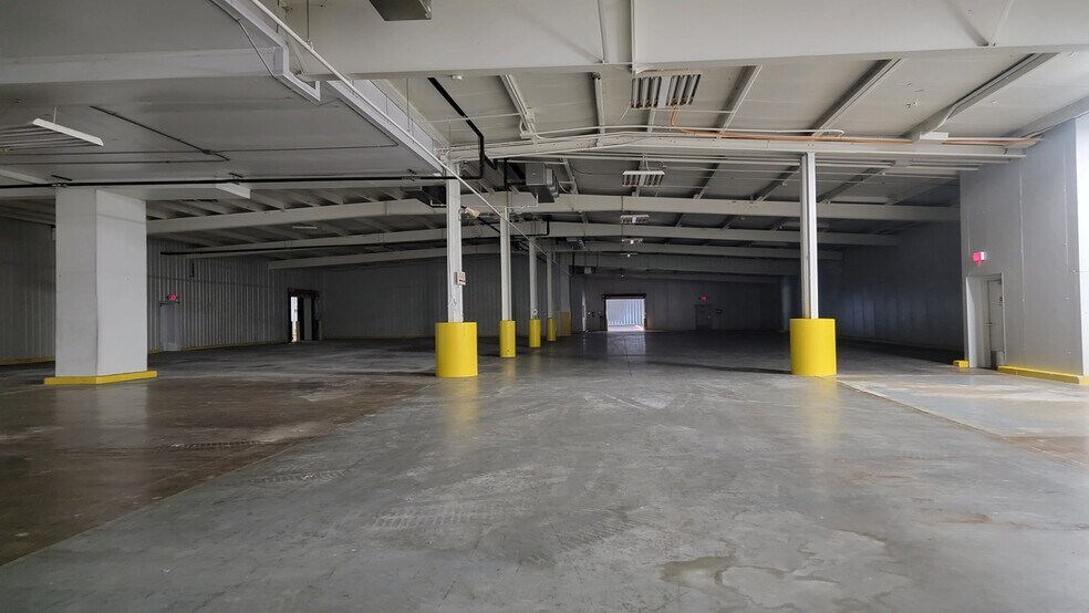 More Photos Of 10610 Washington Ave, Marshfield Warehouse For Lease