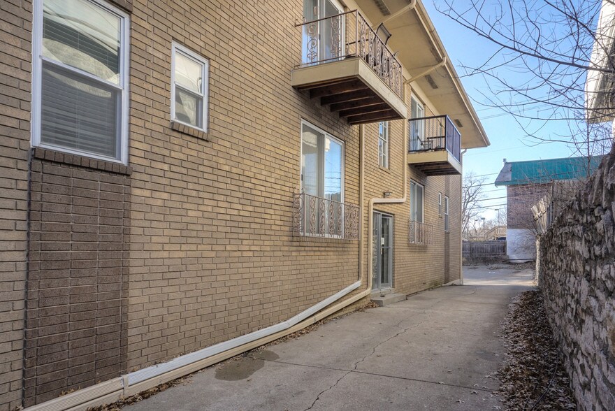 More Photos Of 7504 Wyoming St, Kansas City Apartments For Sale