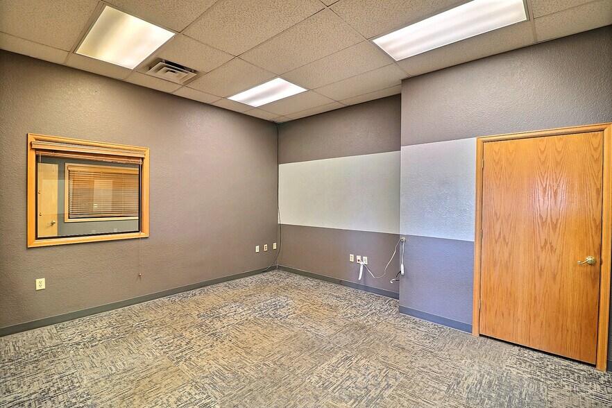 More Photos Of 1616 2nd Ave, Greeley Service For Lease