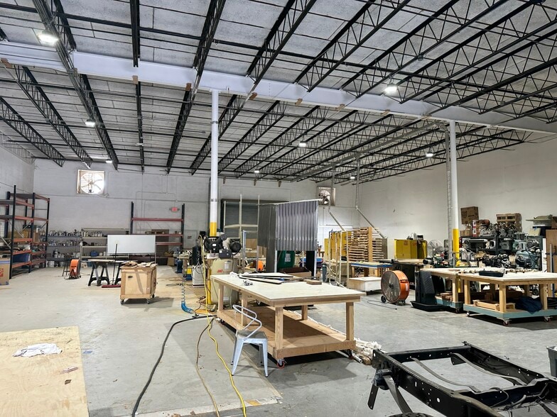 More Photos Of 4701-4755 NE 12th Ave, Oakland Park Warehouse For Lease