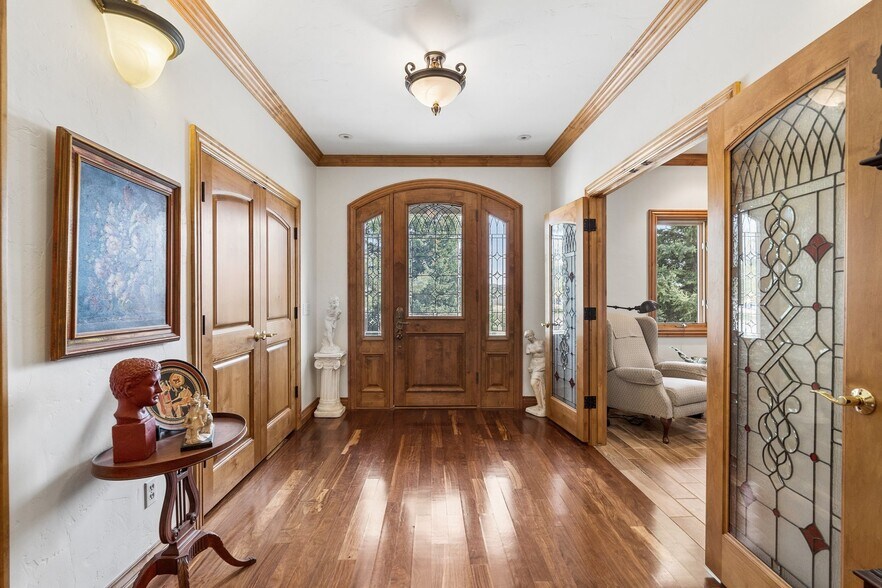 More Photos Of 1751 W Wolfensberger Rd, Castle Rock Flex For Sale