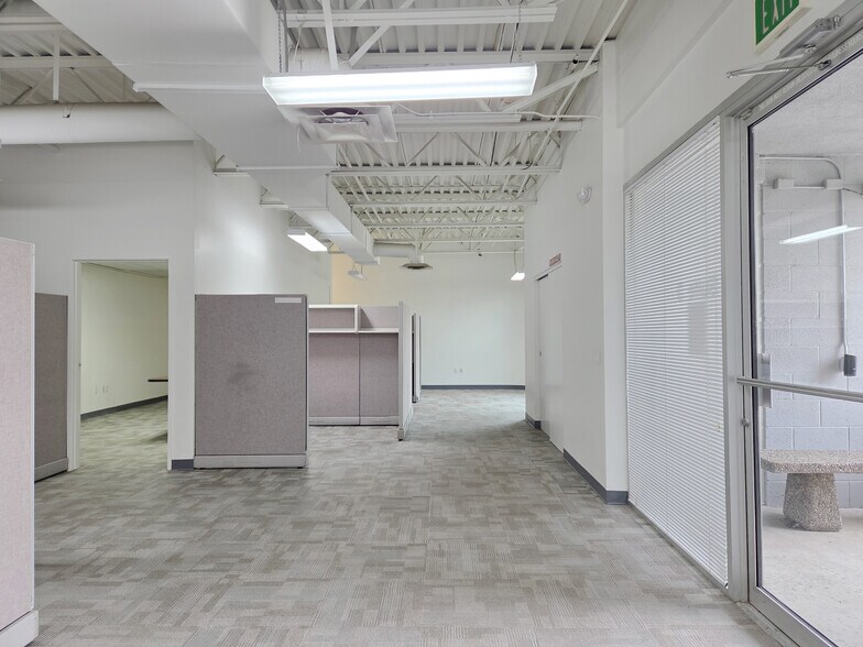 More Photos Of 1929 W Lone Cactus Dr, Phoenix Light Distribution For Sale