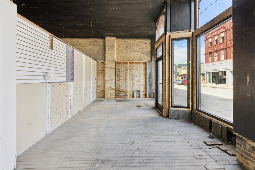 More Photos Of 1017 Washington Ave, Bay City Storefront Retail Residential For Sale