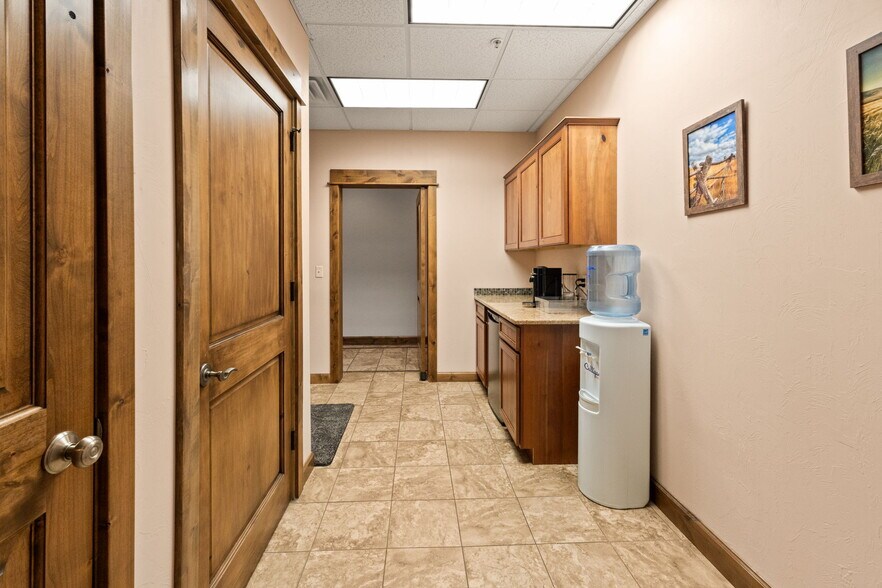 More Photos Of 1940 W Dickerson St, Bozeman Office For Sale