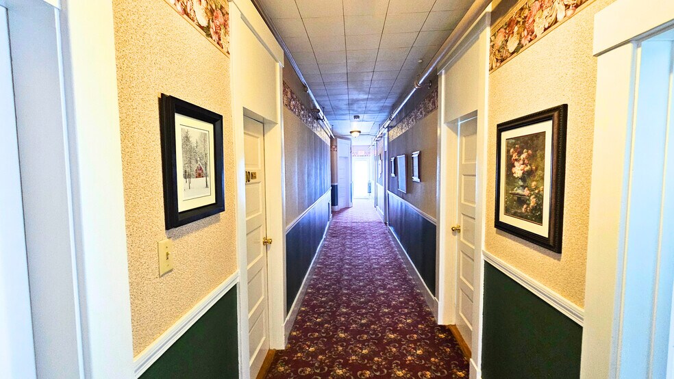 More Photos Of 40 Common St, Chester Hotel For Sale