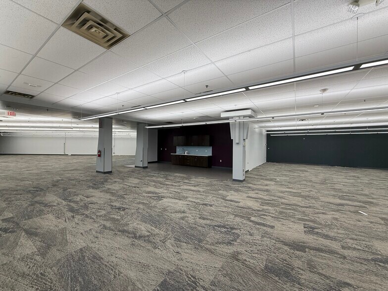 More Photos Of 3201-3301 Armar Dr, Marion Coworking Space