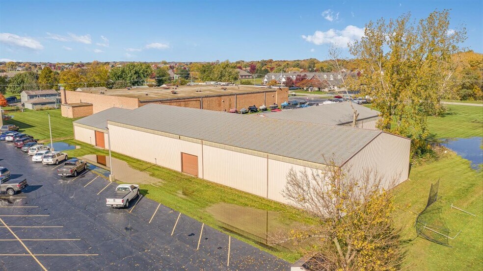 More Photos Of 879 Bedford Rd, Morris Showroom For Sale