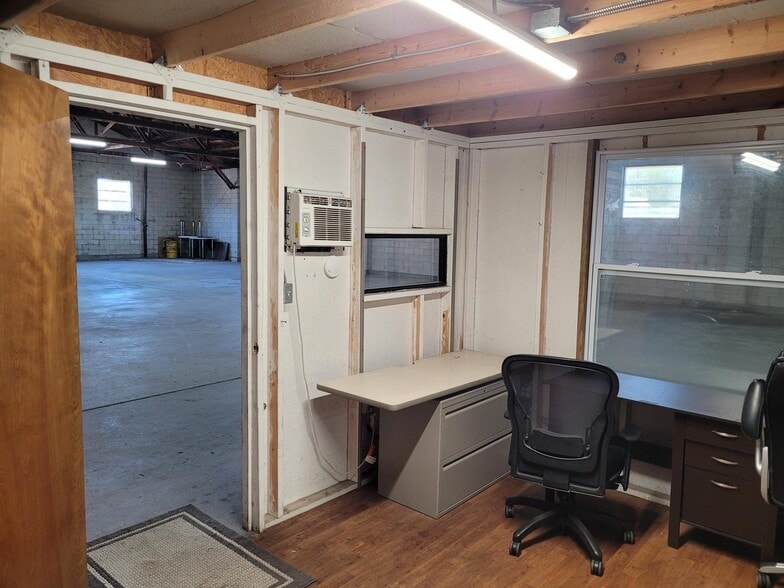 More Photos Of 705 Mabry St, Tallahassee Warehouse For Lease