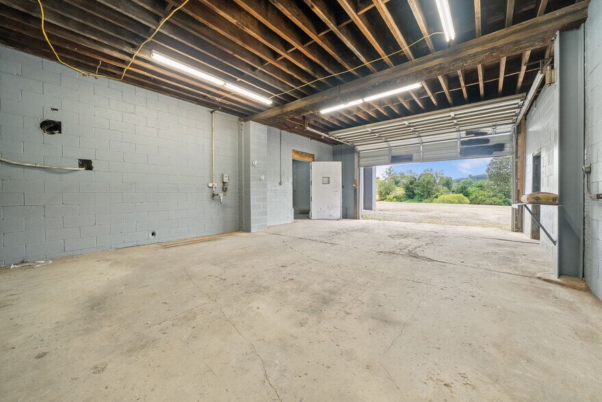 More Photos Of 797 Carlton Dr, Bentleyville Service For Lease