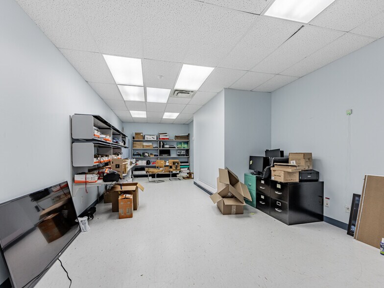 More Photos Of 200 Matheson Blvd W, Mississauga Medical For Lease