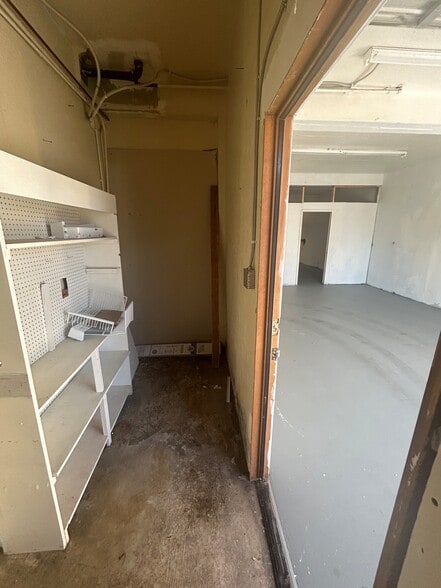 More Photos Of 2151 Lone Mountain Dr, Carson City Showroom For Lease