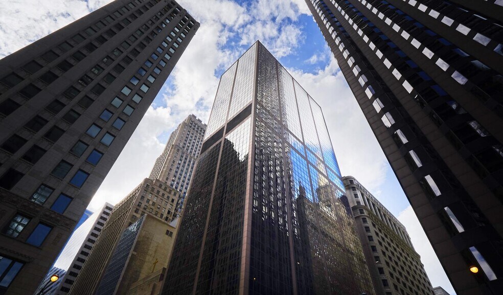 More Photos Of 20 N Clark St, Chicago Office For Lease