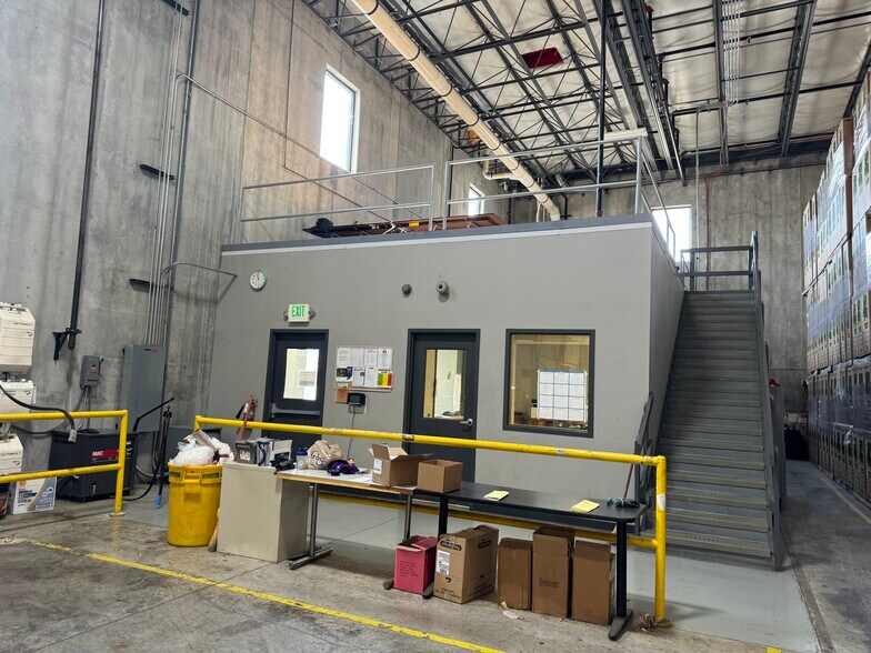 More Photos Of 3616 Independence Dr, Fort Wayne Warehouse For Lease