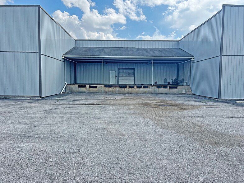 More Photos Of 575 N 20th St, East St Louis Industrial For Sale