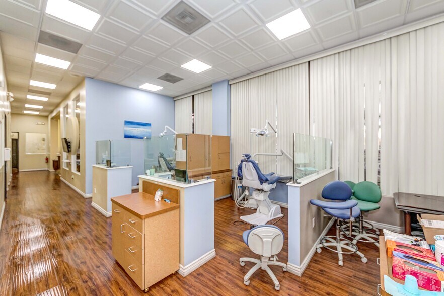 More Photos Of 8471 Garden Grove Blvd, Garden Grove Medical For Sale